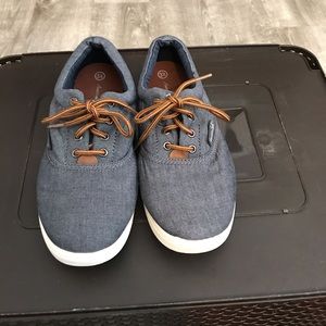 Boys shoes